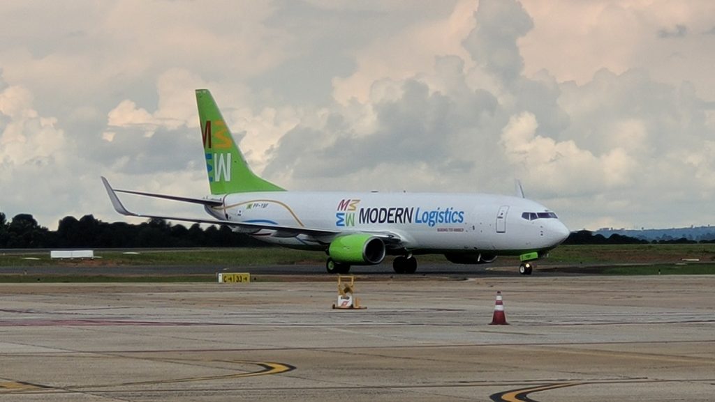 现代物流第二架737-800BCF投入使用
