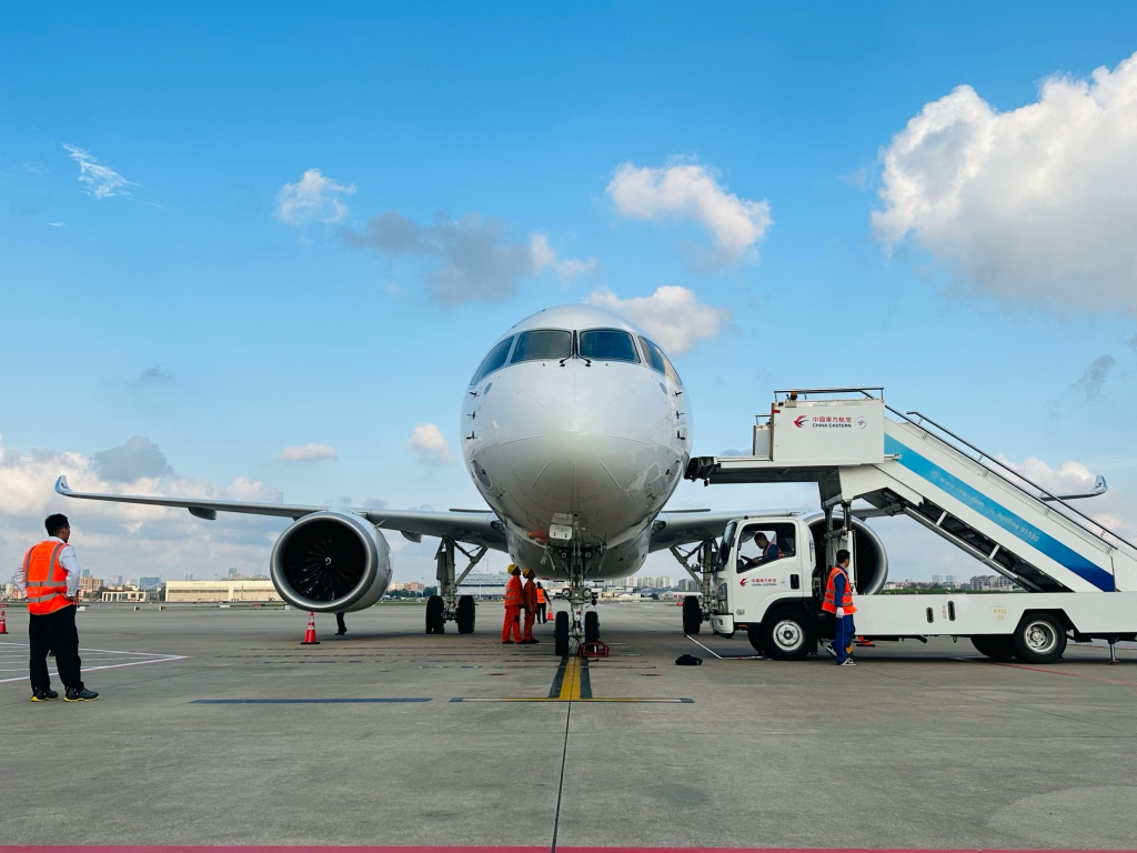 东航第8架C919交付入列